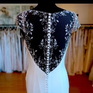 Pronovias Wedding Gown, Sample gown, never worn, never altered.